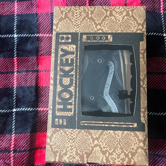 Vans Old Skool Hockey Collab - Picture 2 of 3